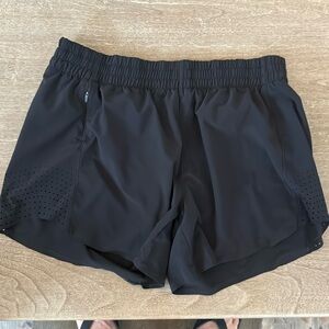 Athleta Hustle 4.5” short, size M